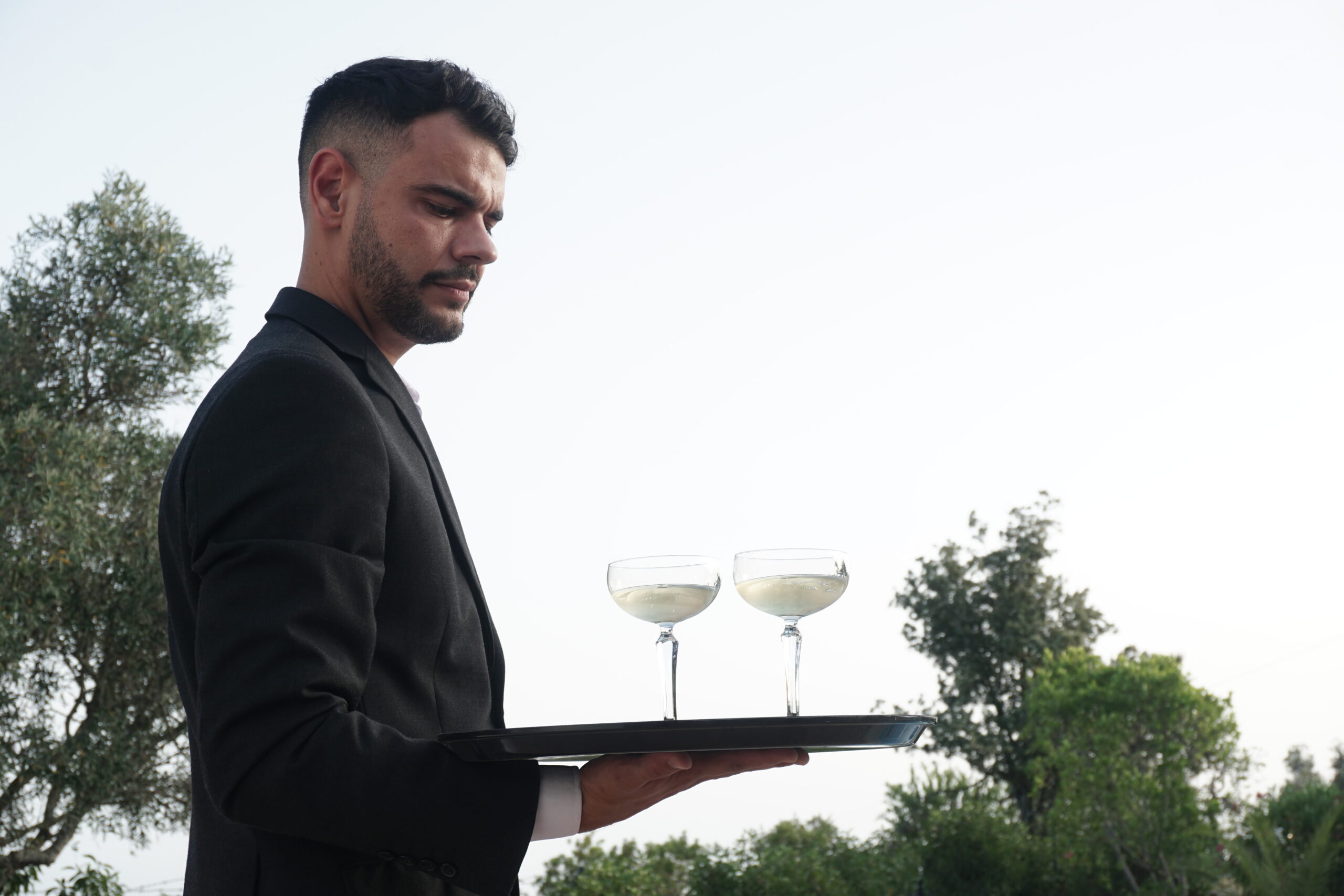 Serving cocktails on a tray